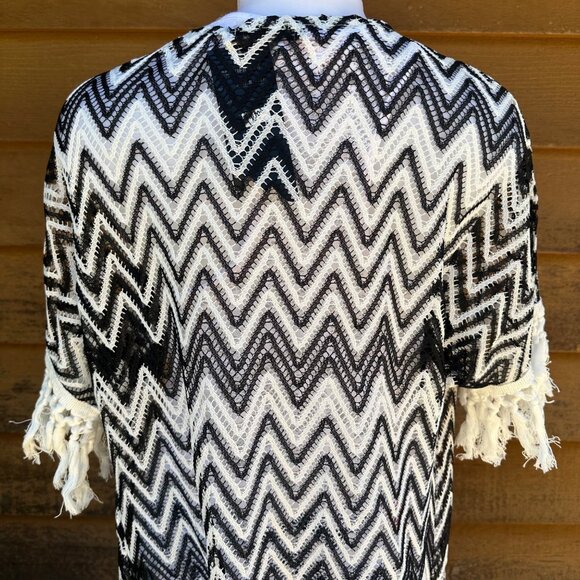 J.W. Shan Black & White Lace Kimono NWT Cardigan Size M/L - Picture 5 of 6